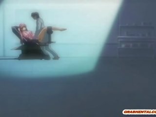 Pikkuruinen anime sairaanhoitaja saa ketjutettu kohteeseen the katto ja kovacorea perseestä